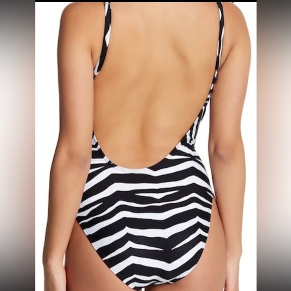 LA BLANCA WILD SAFARI LACE UP ONE PIECE SWIMSUIT BLACK/WHITE SIZE 6 US - Picture 4 of 12
